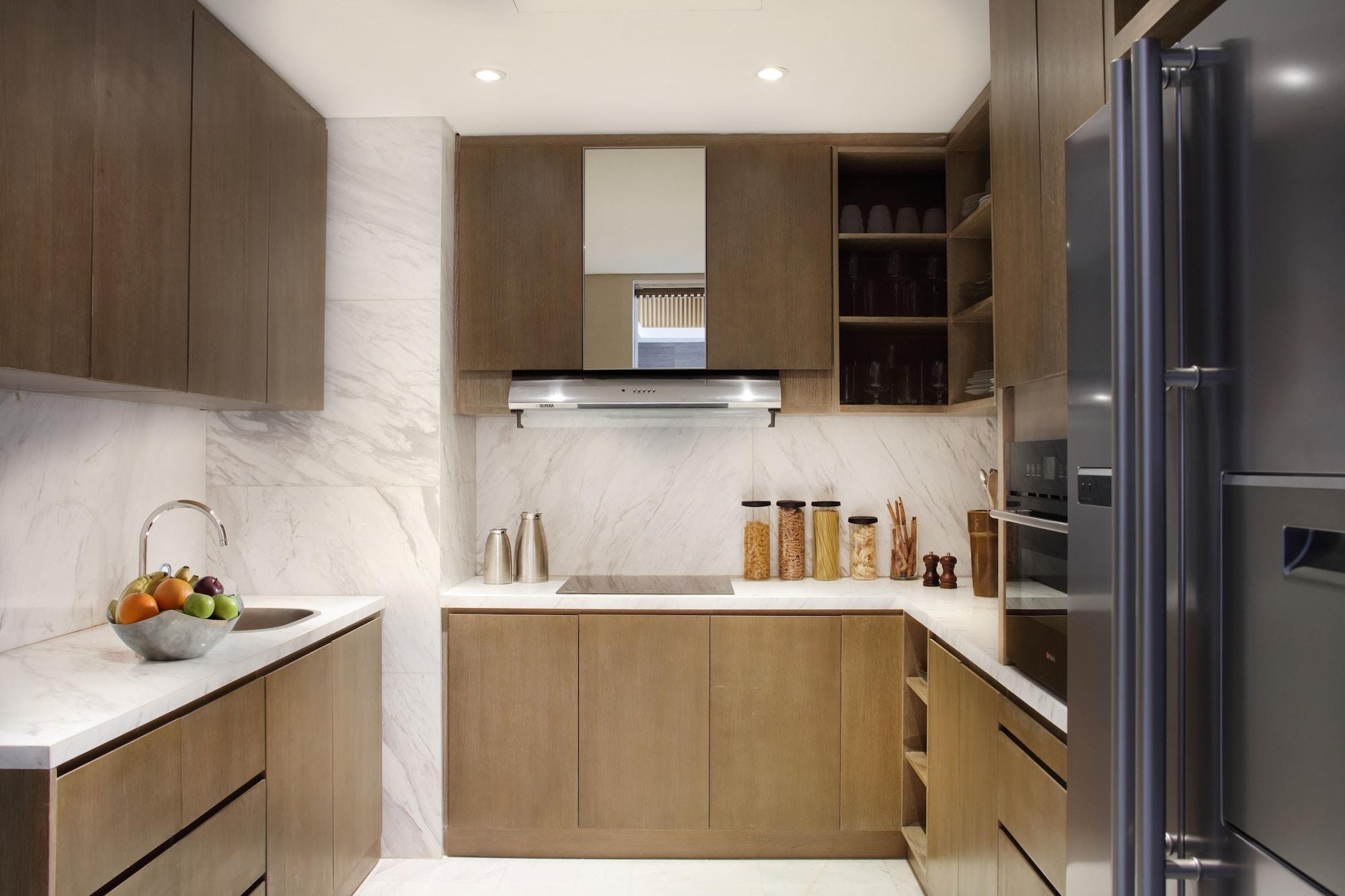 Doubletree By Hilton Jakarta - Diponegoro מראה חיצוני תמונה A modern kitchen
