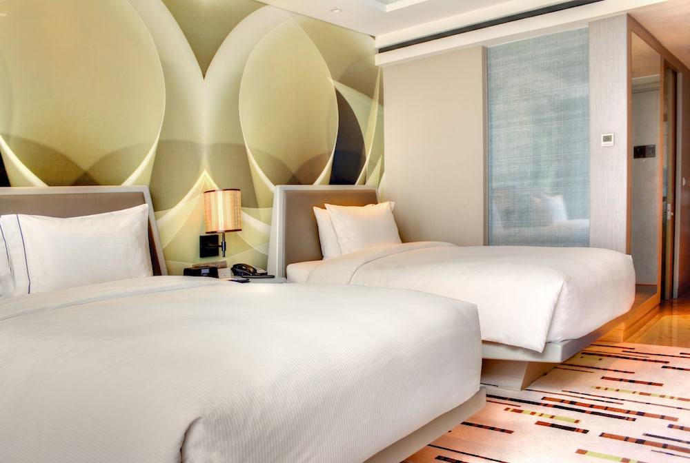 Doubletree By Hilton Jakarta - Diponegoro מראה חיצוני תמונה Deluxe Room