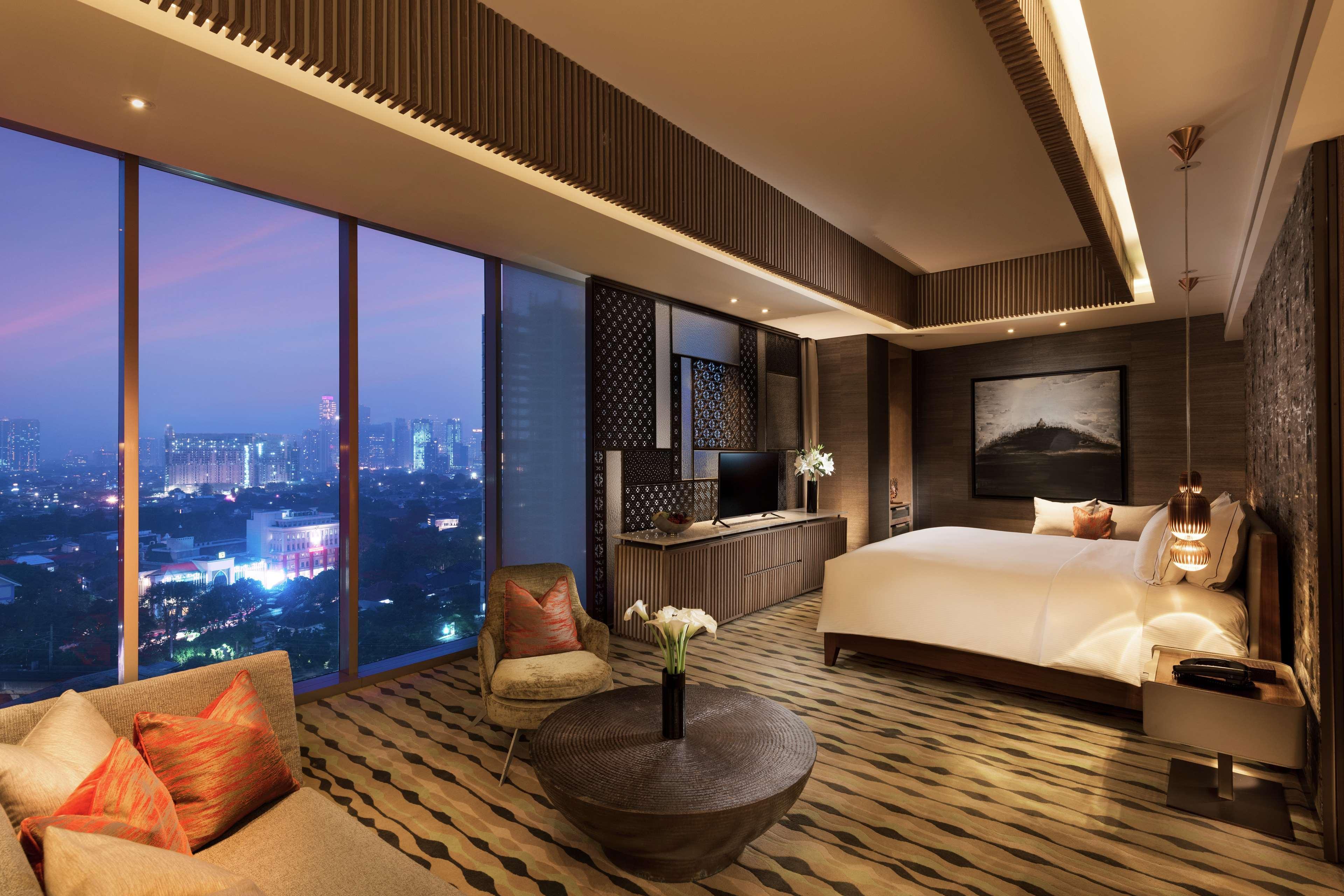 Doubletree By Hilton Jakarta - Diponegoro מראה חיצוני תמונה A suite at the hotel