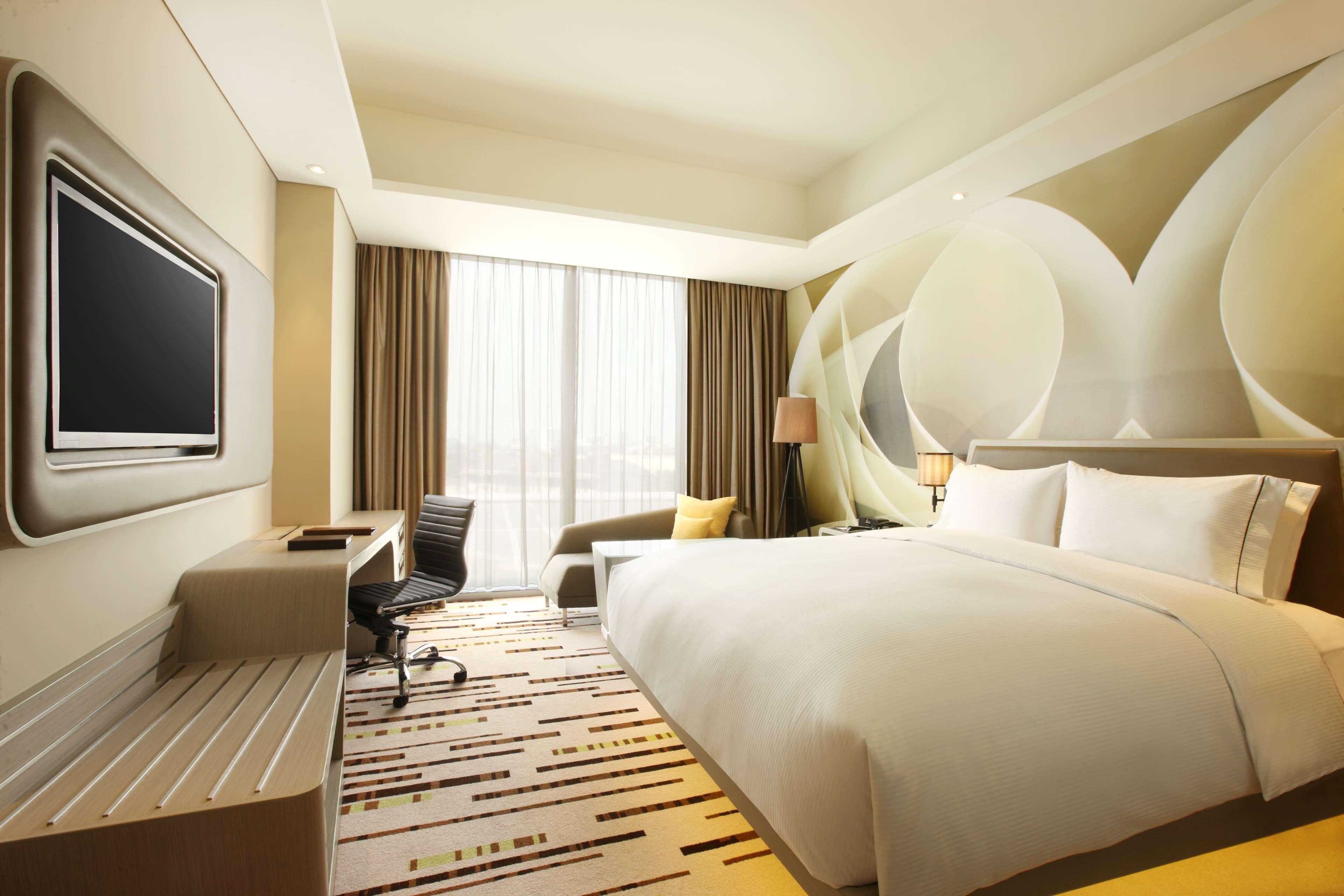 Doubletree By Hilton Jakarta - Diponegoro מראה חיצוני תמונה Deluxe Room