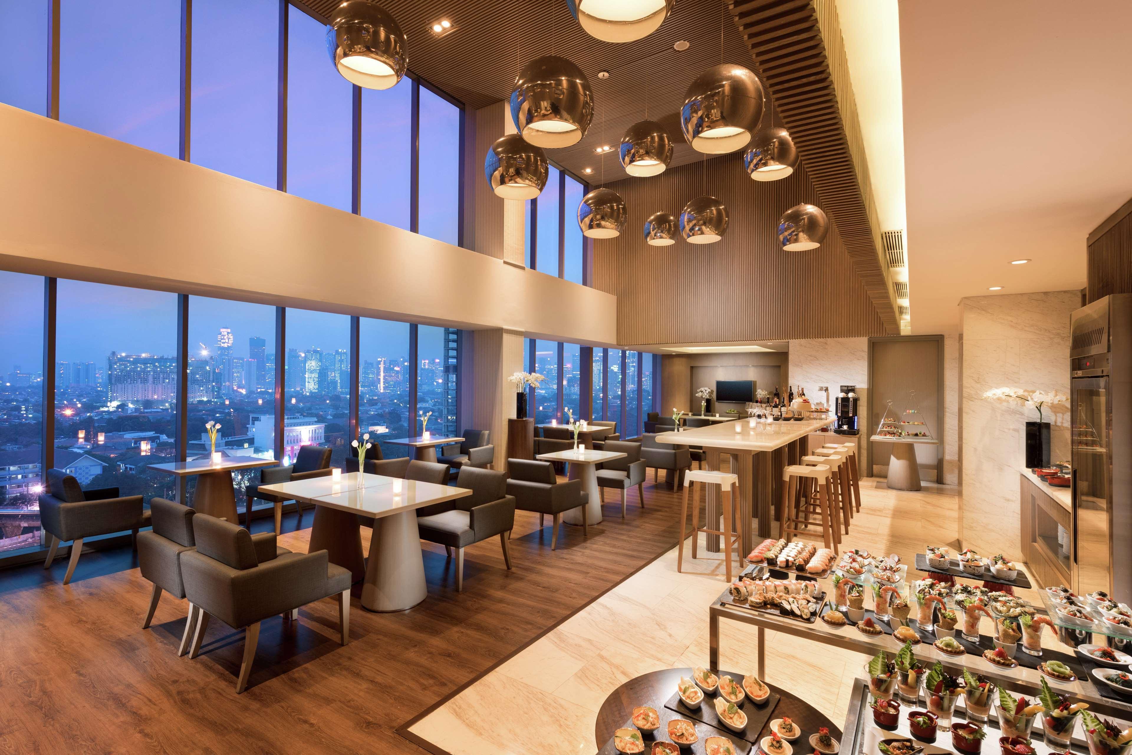 Doubletree By Hilton Jakarta - Diponegoro מראה חיצוני תמונה Club Lounge at Suvarnabhumi Airport