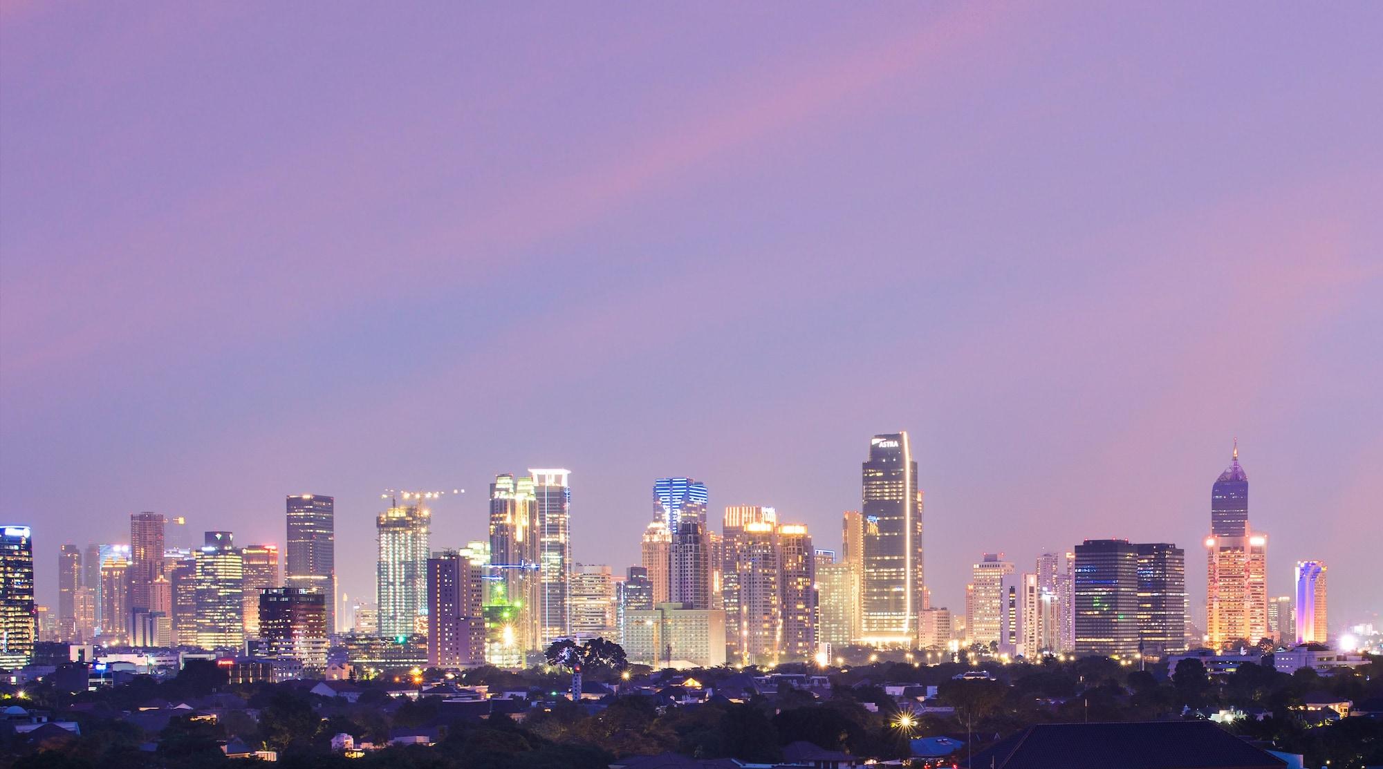 Doubletree By Hilton Jakarta - Diponegoro מראה חיצוני תמונה The skyline of San Diego at night