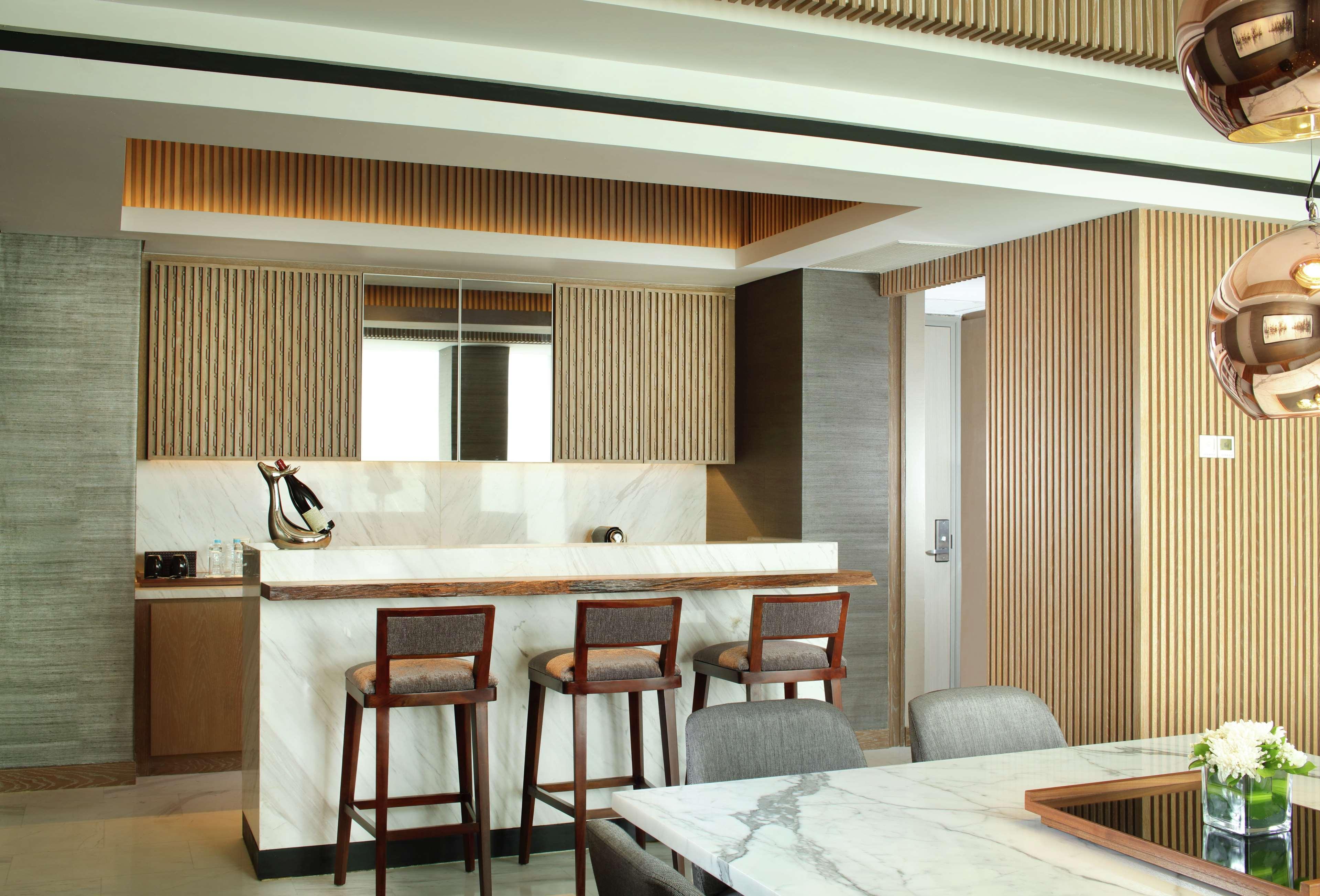 Doubletree By Hilton Jakarta - Diponegoro מראה חיצוני תמונה The kitchen