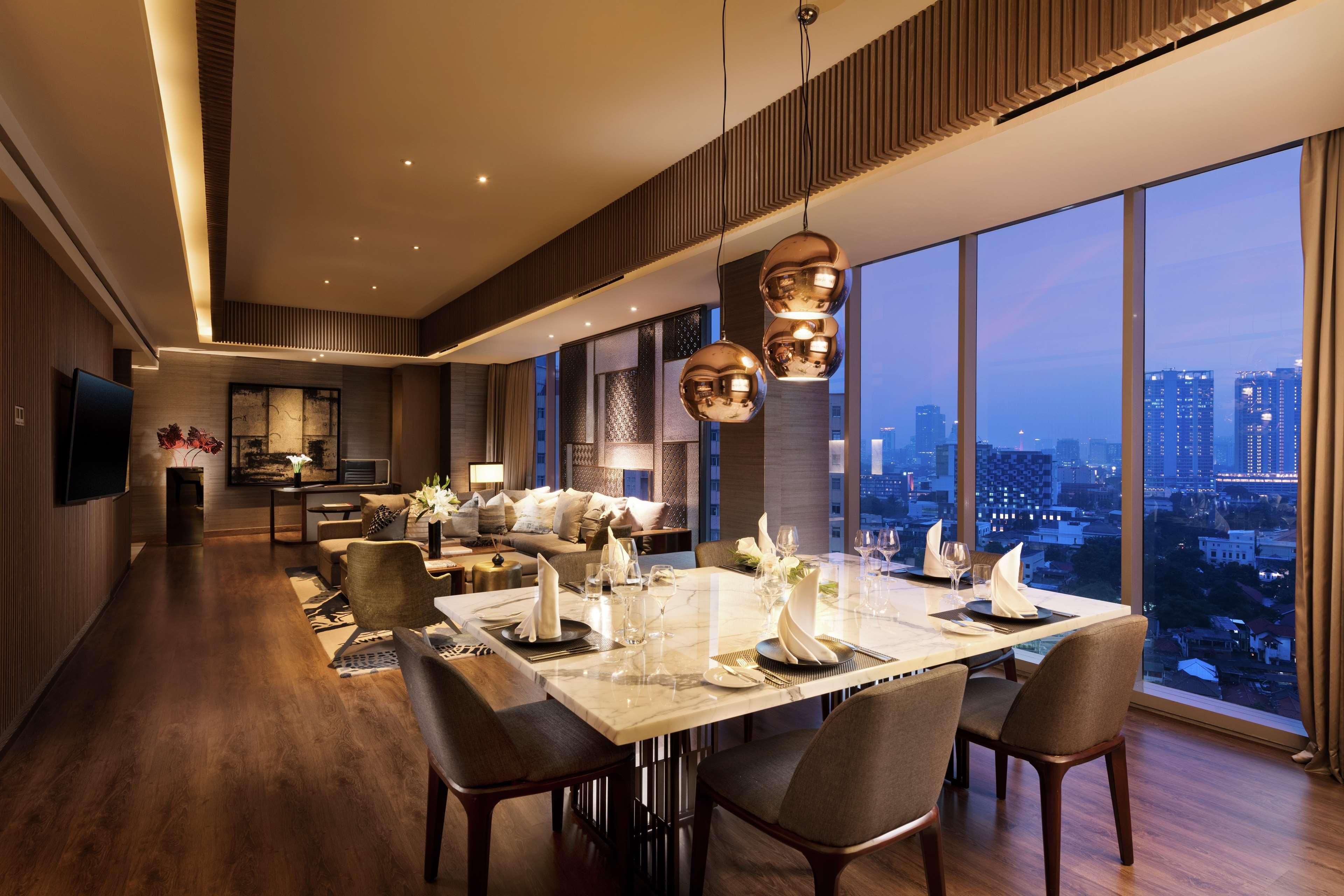 Doubletree By Hilton Jakarta - Diponegoro מראה חיצוני תמונה The Club at The Park, Hyderabad