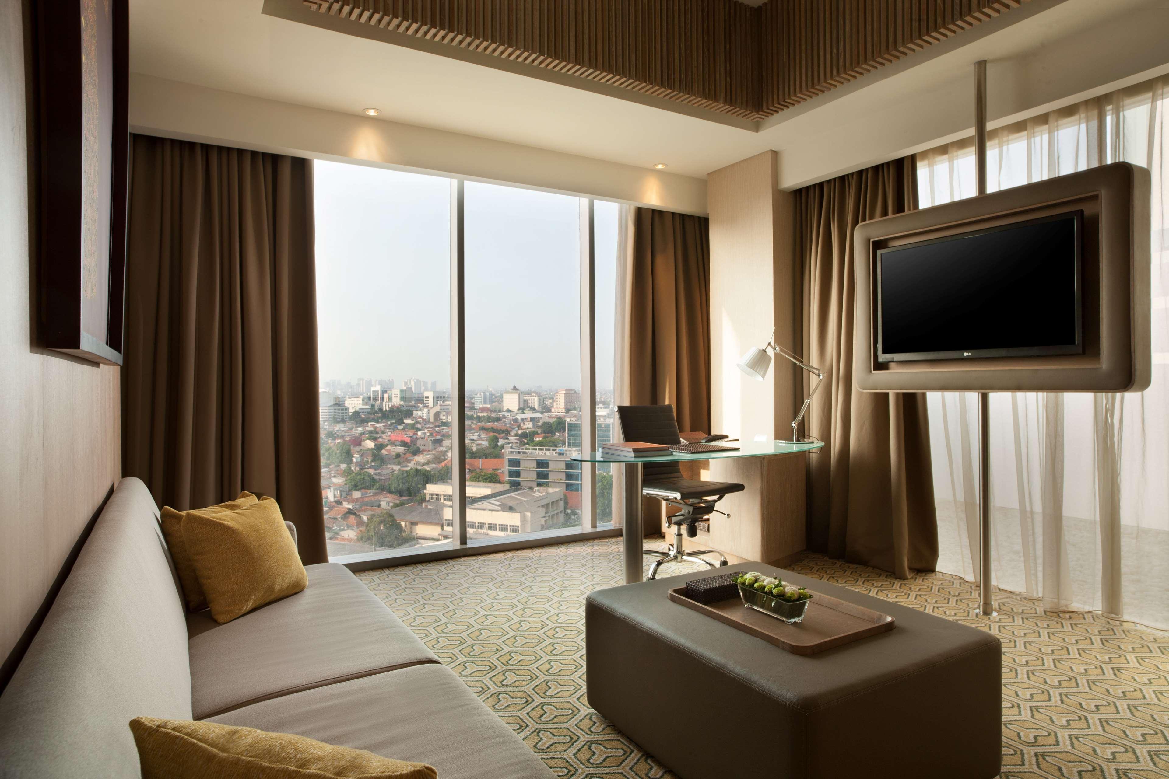 Doubletree By Hilton Jakarta - Diponegoro מראה חיצוני תמונה Suite at the hotel