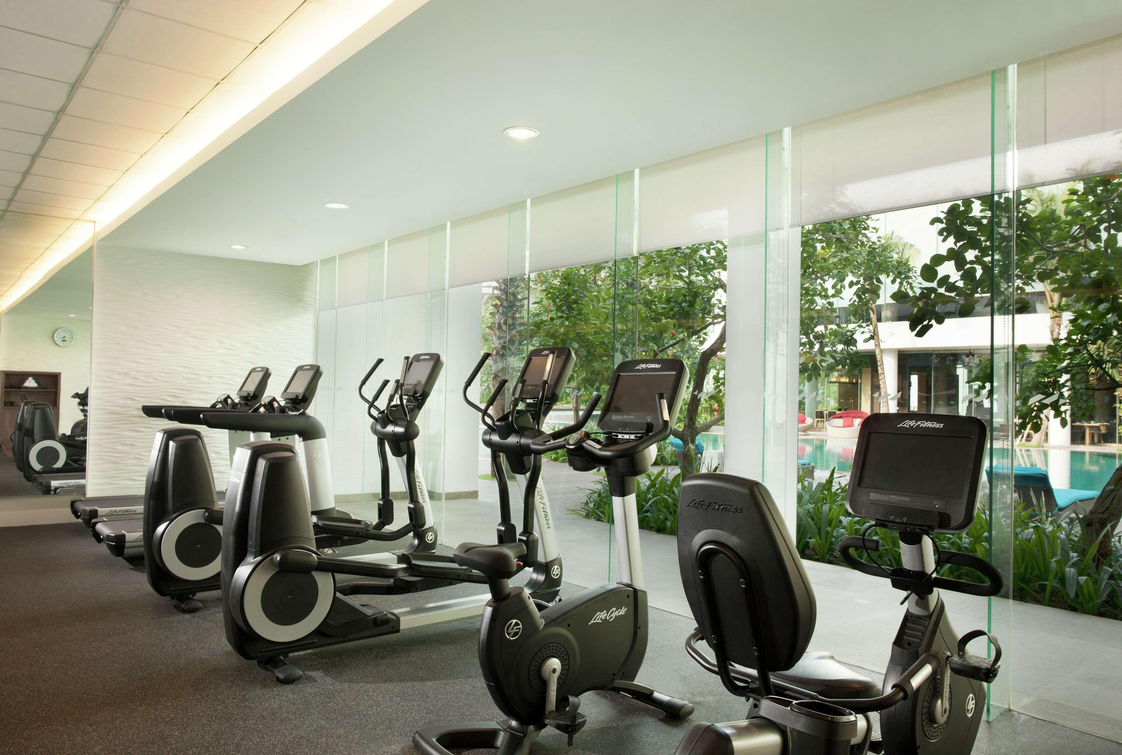 Doubletree By Hilton Jakarta - Diponegoro מראה חיצוני תמונה The gym at the hotel