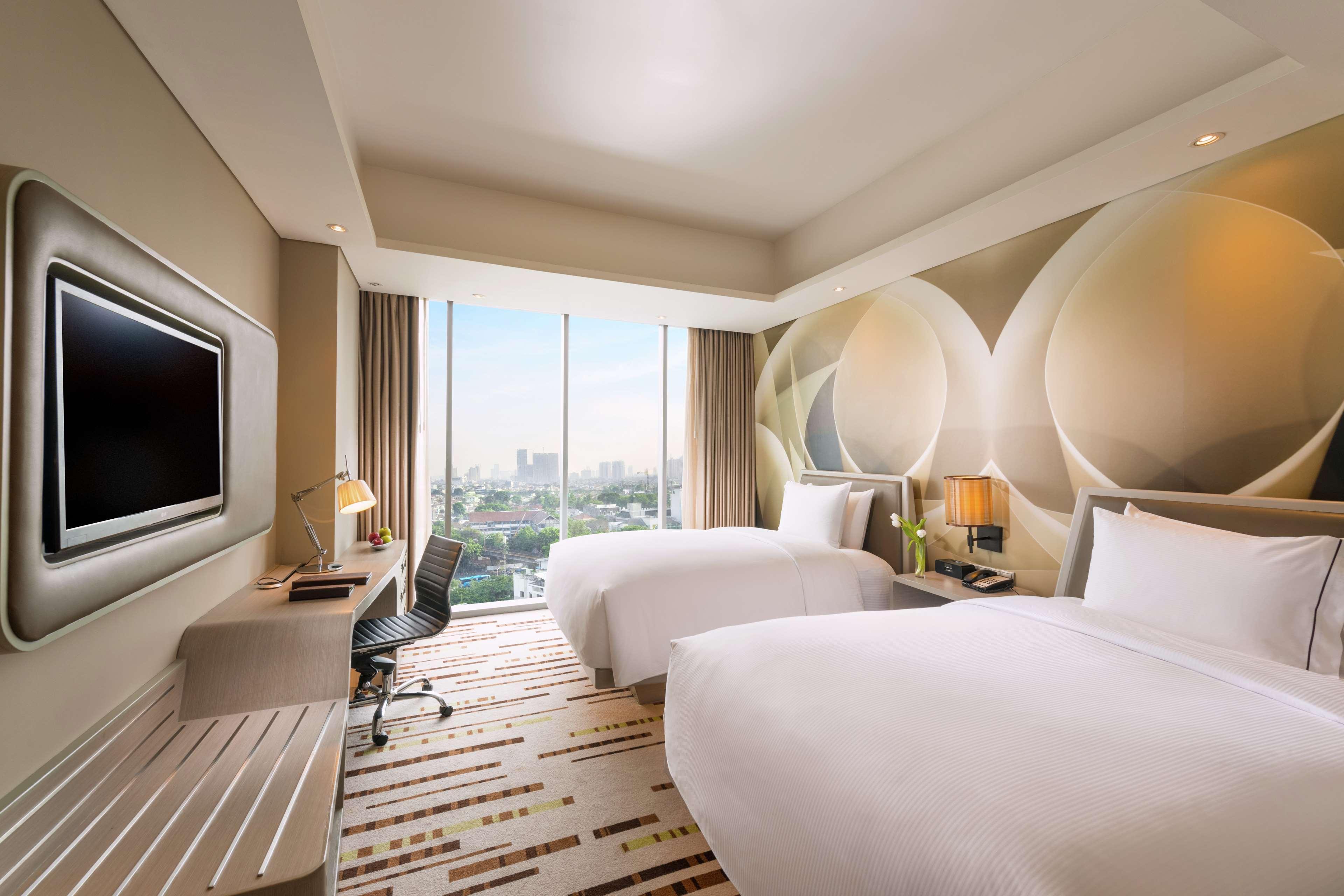 Doubletree By Hilton Jakarta - Diponegoro מראה חיצוני תמונה Deluxe Room