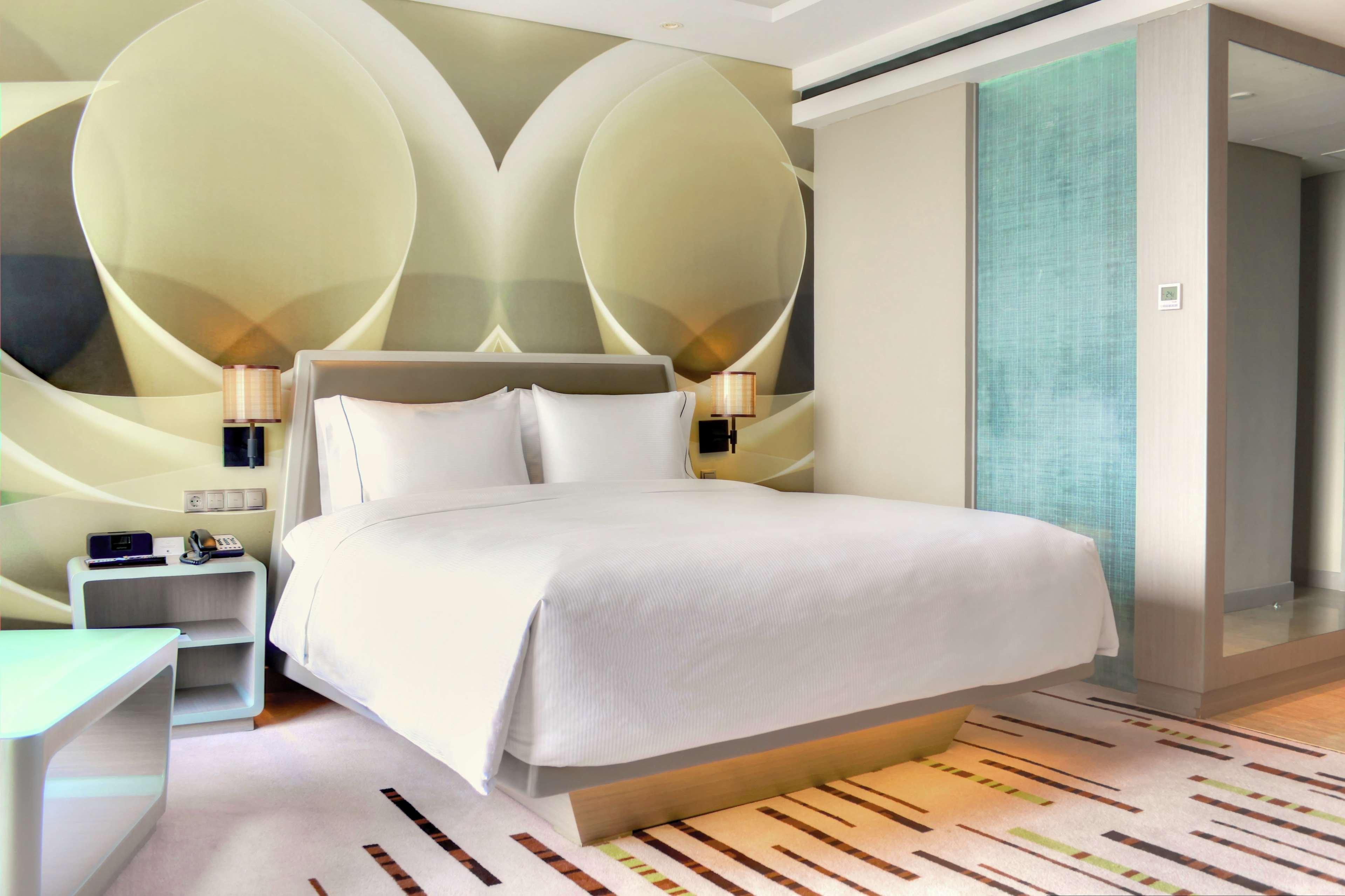 Doubletree By Hilton Jakarta - Diponegoro מראה חיצוני תמונה A room at the W Hotel in London