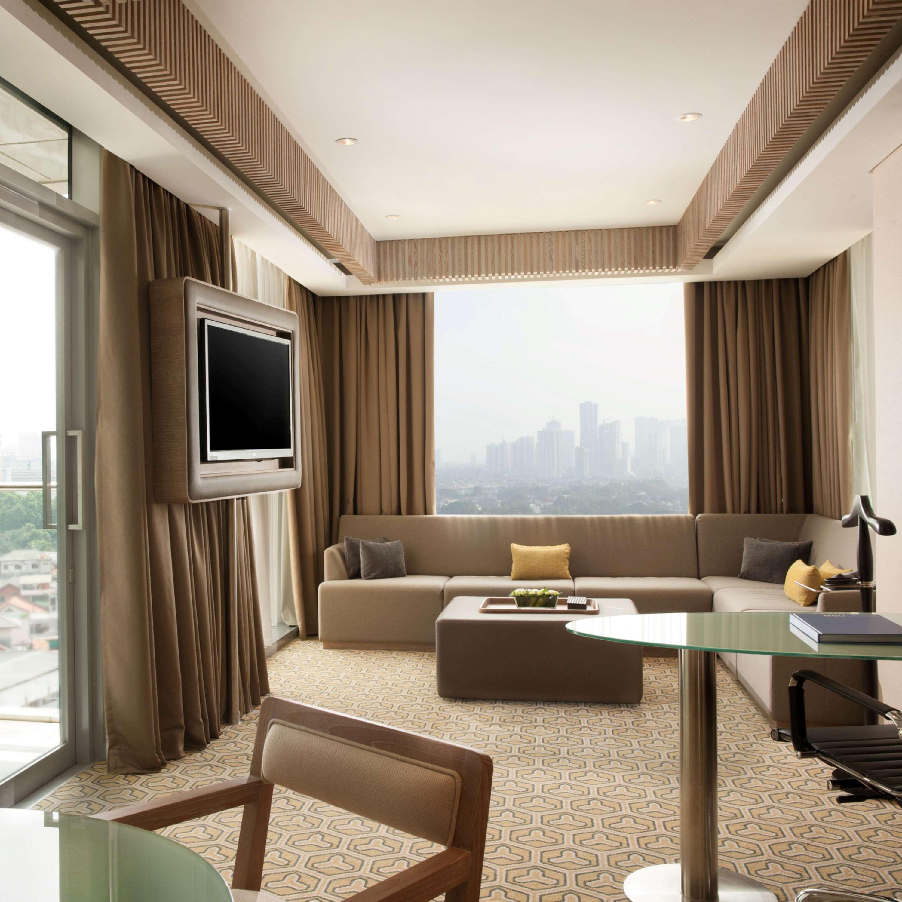 Doubletree By Hilton Jakarta - Diponegoro מראה חיצוני תמונה Living room