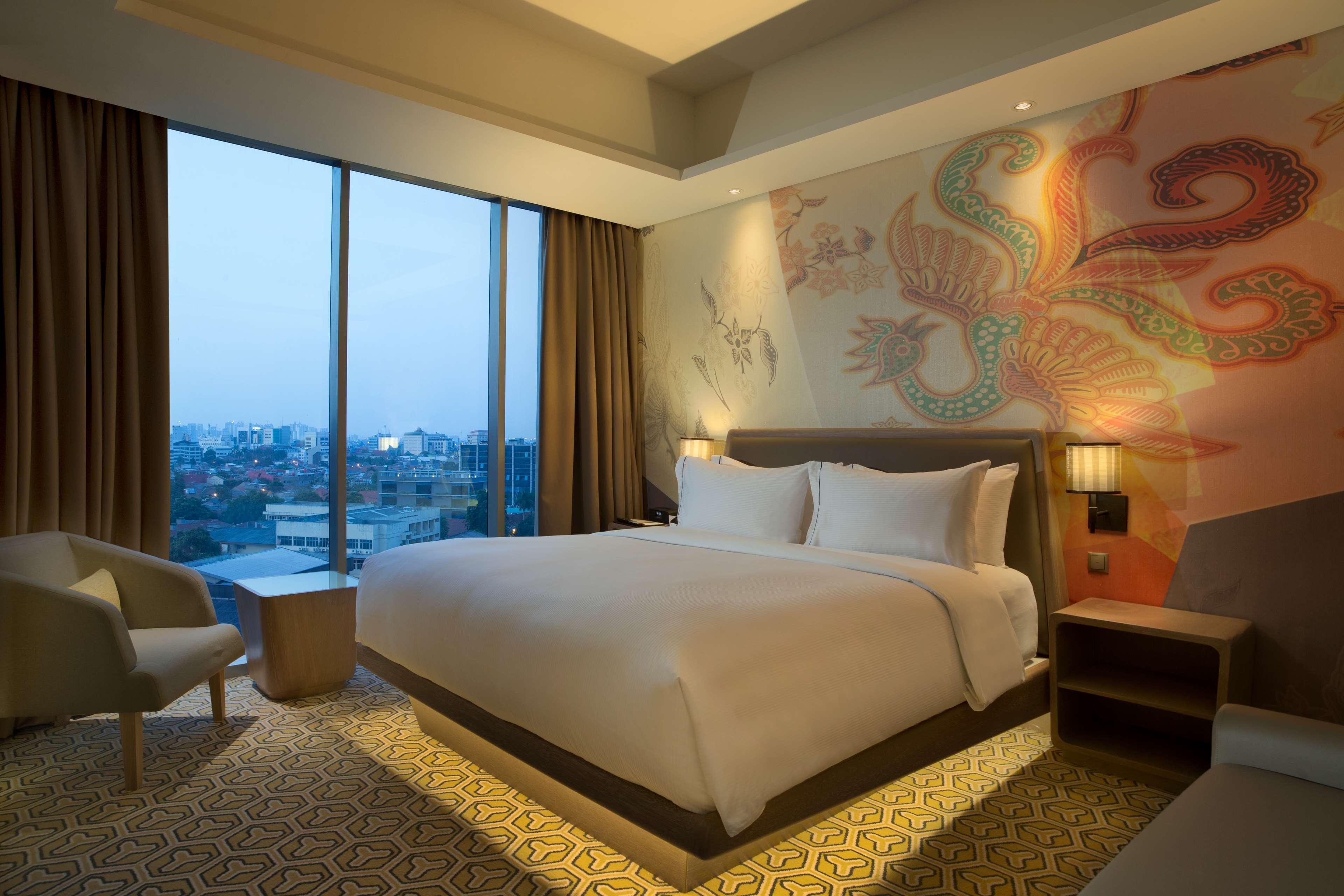 Doubletree By Hilton Jakarta - Diponegoro מראה חיצוני תמונה Deluxe Room