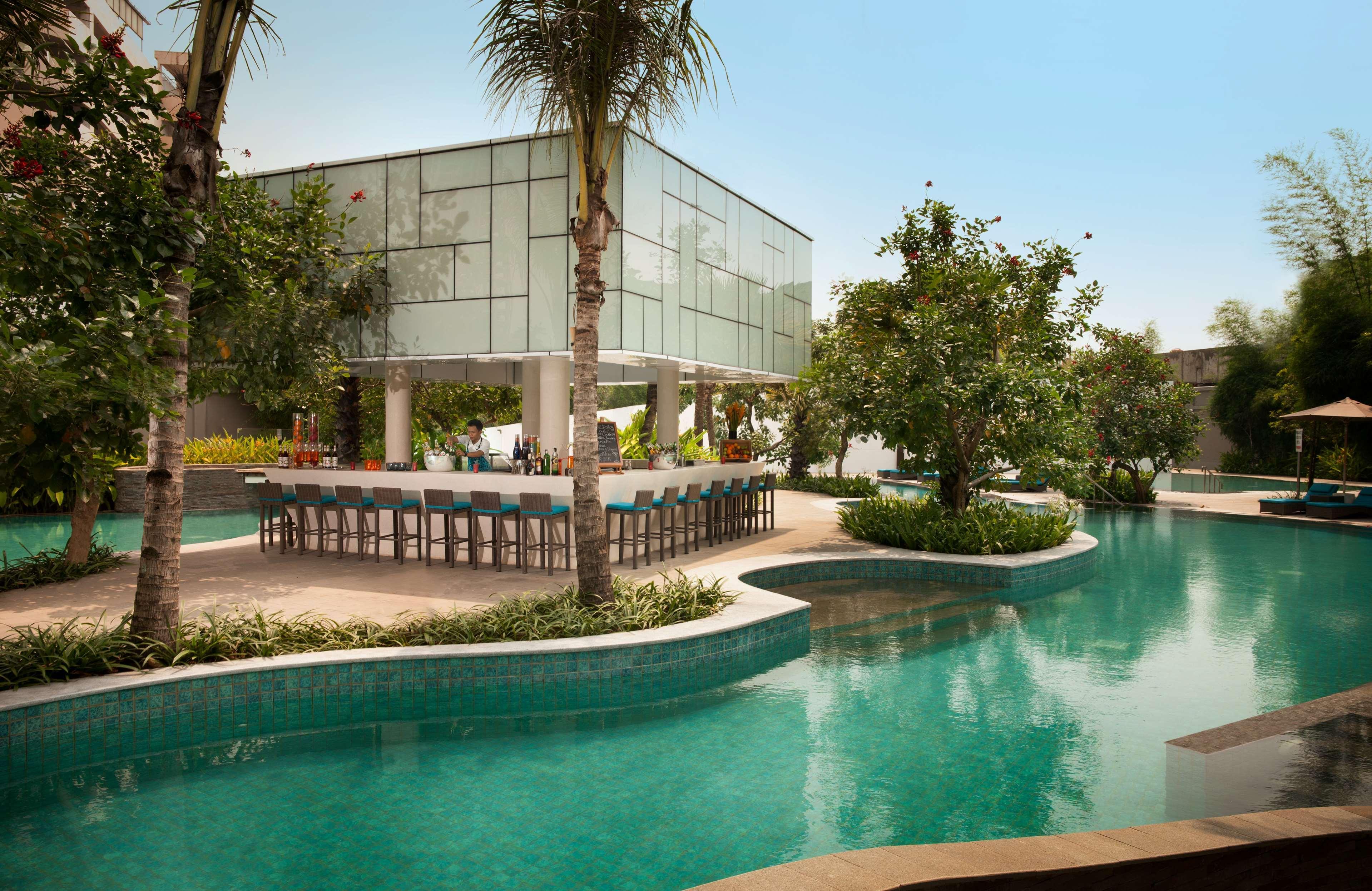 Doubletree By Hilton Jakarta - Diponegoro מראה חיצוני תמונה The pool at the hotel