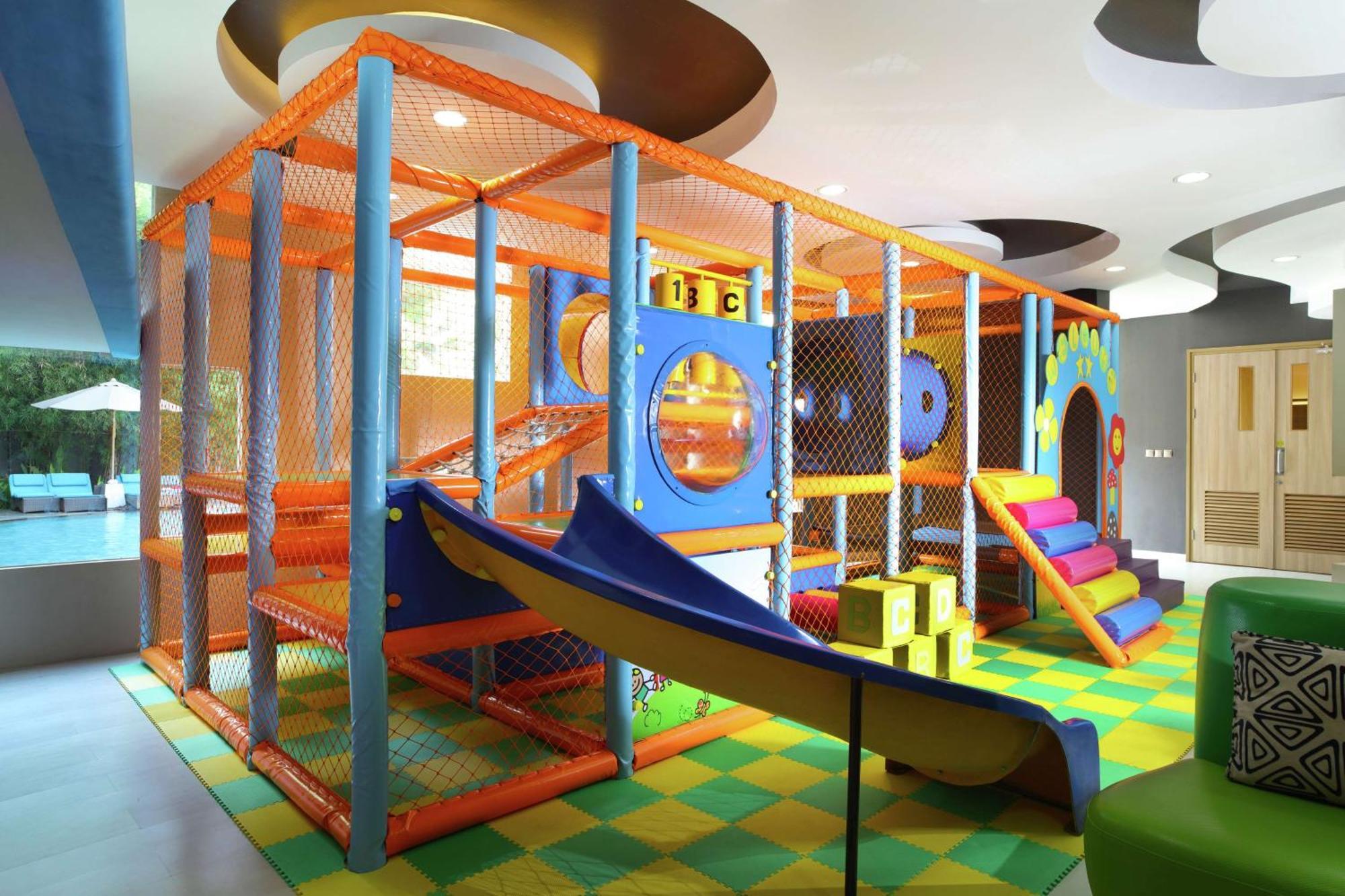 Doubletree By Hilton Jakarta - Diponegoro מראה חיצוני תמונה Indoor playground