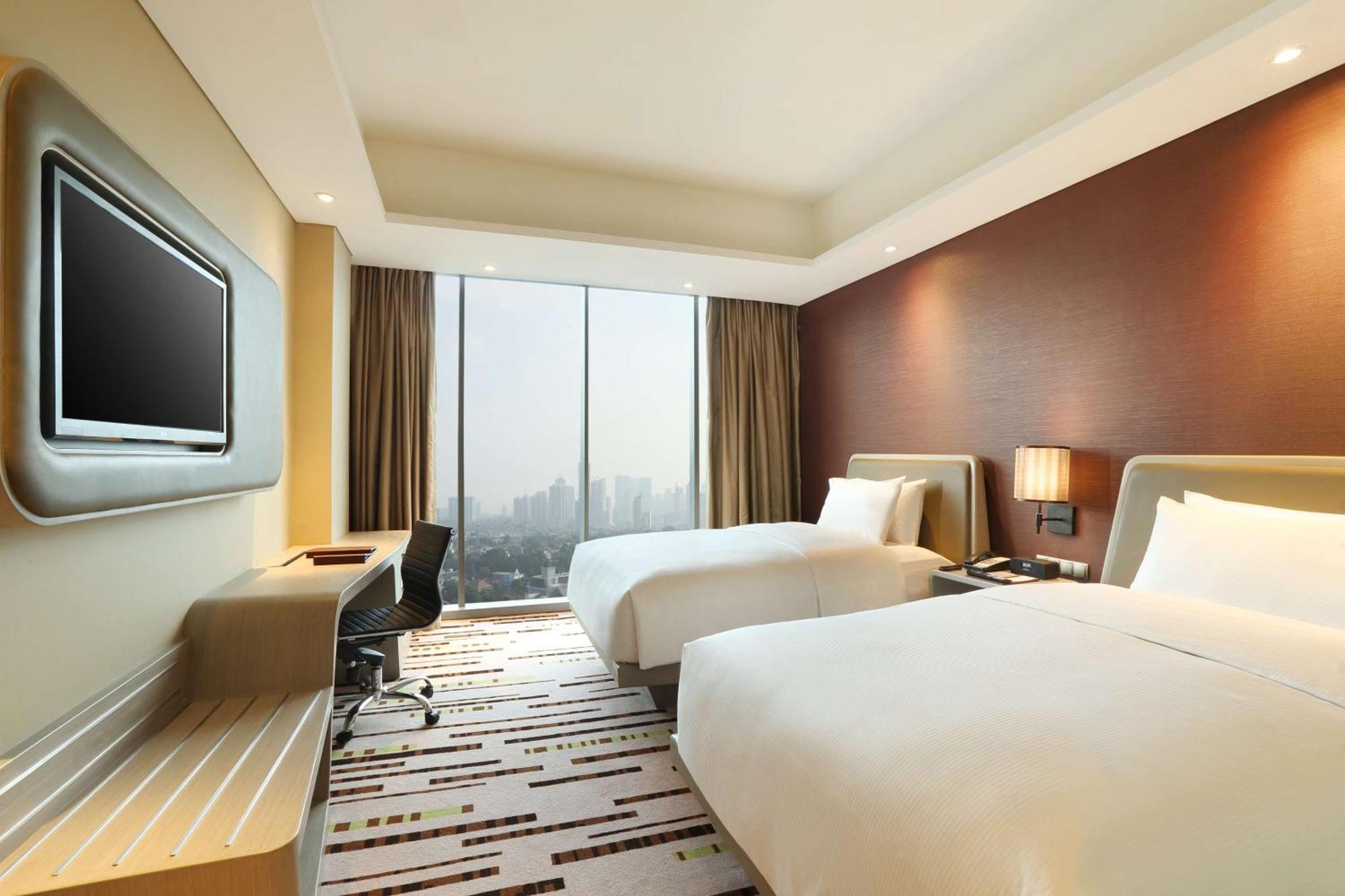 Doubletree By Hilton Jakarta - Diponegoro מראה חיצוני תמונה