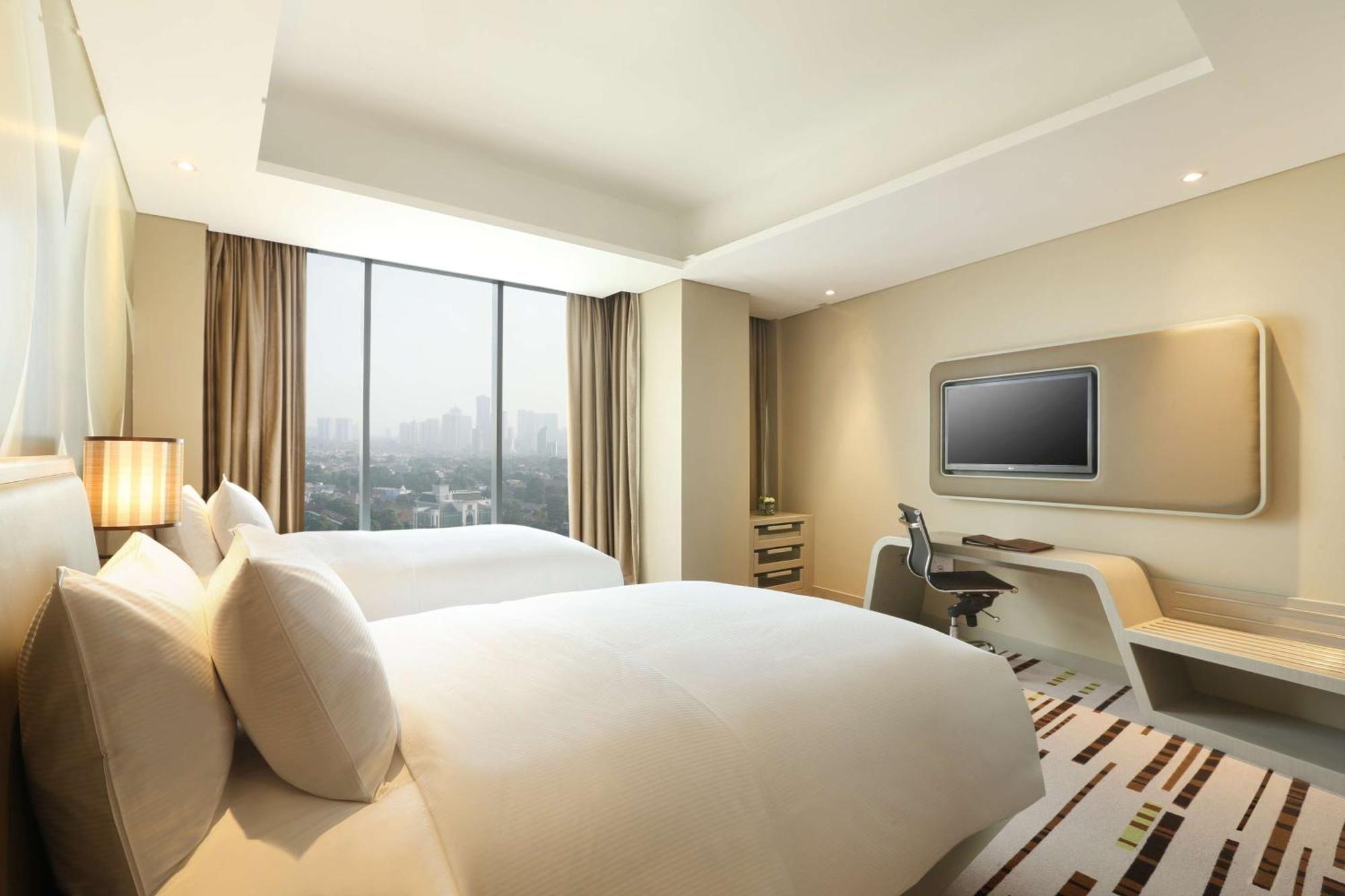 Doubletree By Hilton Jakarta - Diponegoro מראה חיצוני תמונה
