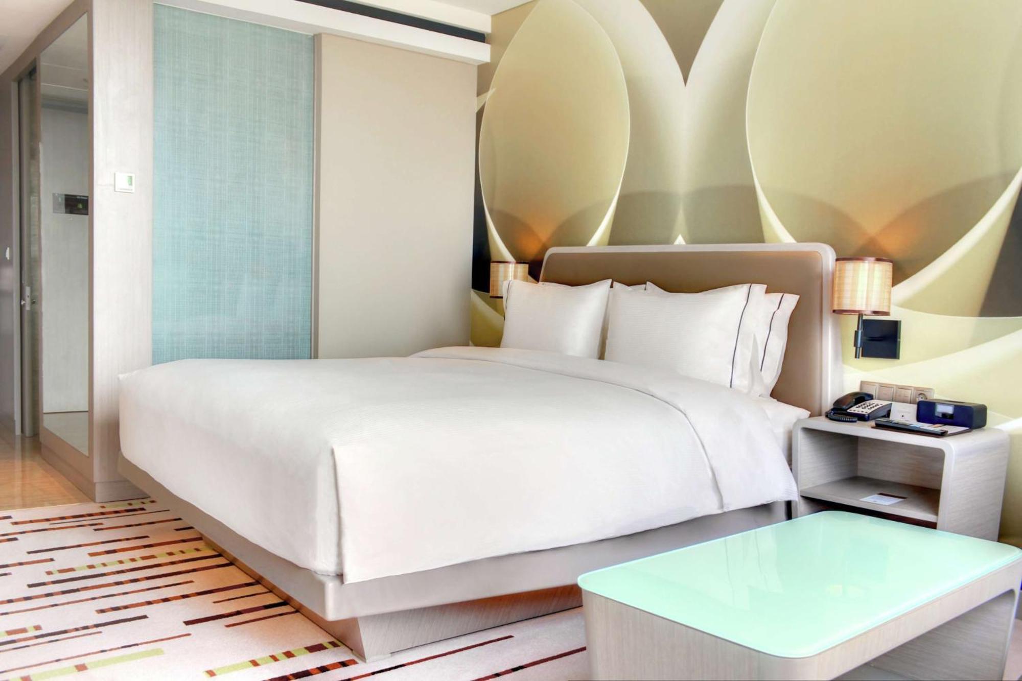Doubletree By Hilton Jakarta - Diponegoro מראה חיצוני תמונה