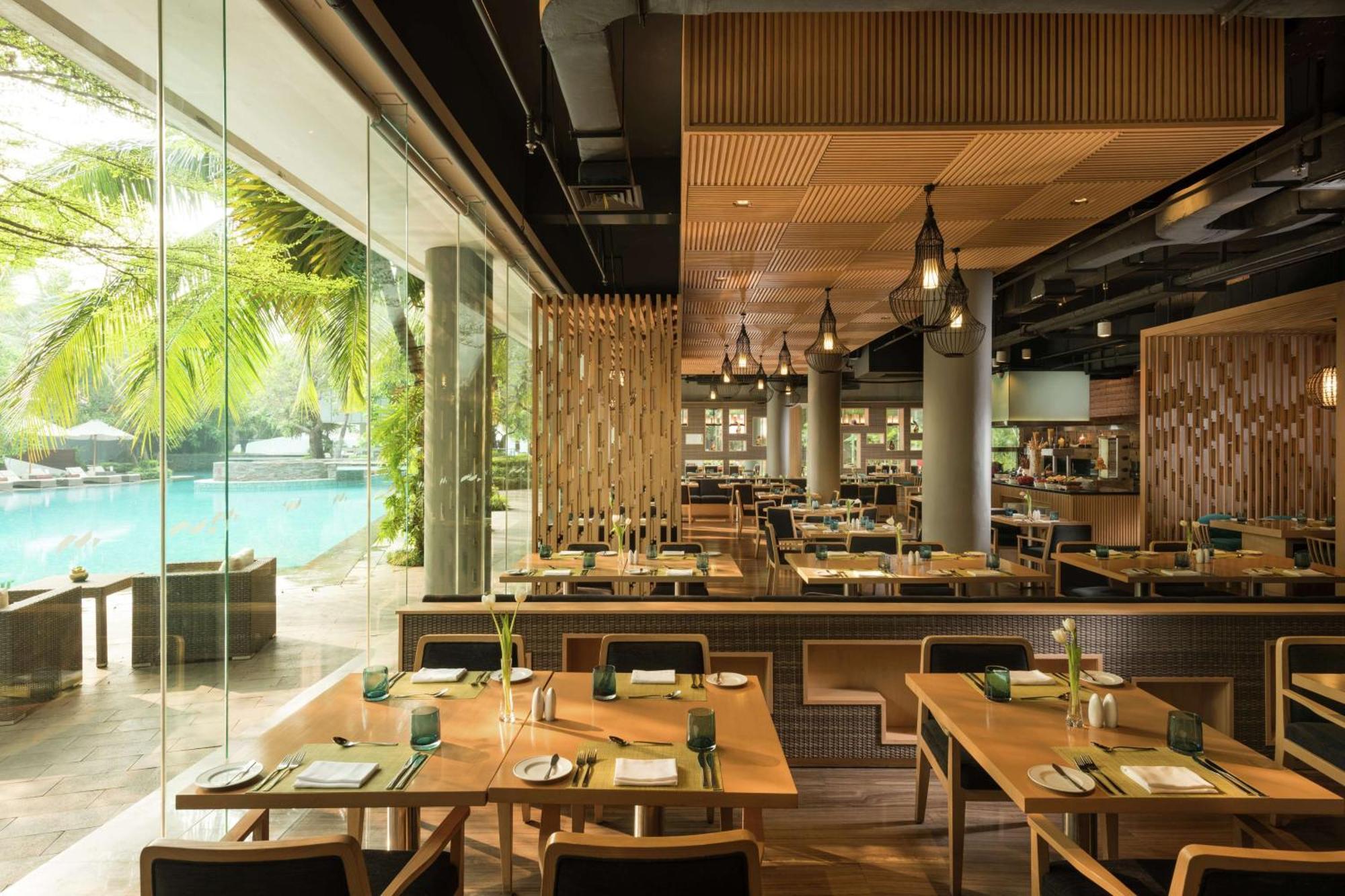 Doubletree By Hilton Jakarta - Diponegoro מראה חיצוני תמונה The Deck