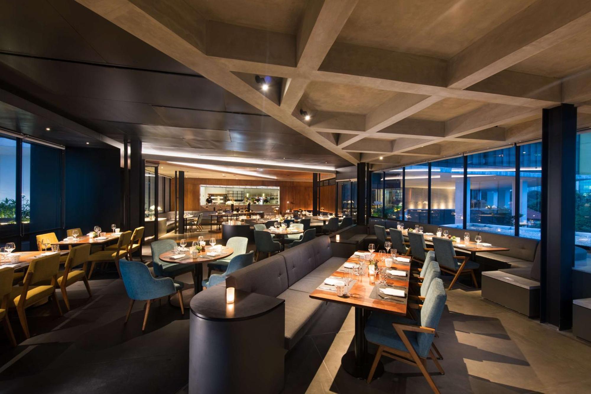 Doubletree By Hilton Jakarta - Diponegoro מראה חיצוני תמונה Interior of the restaurant