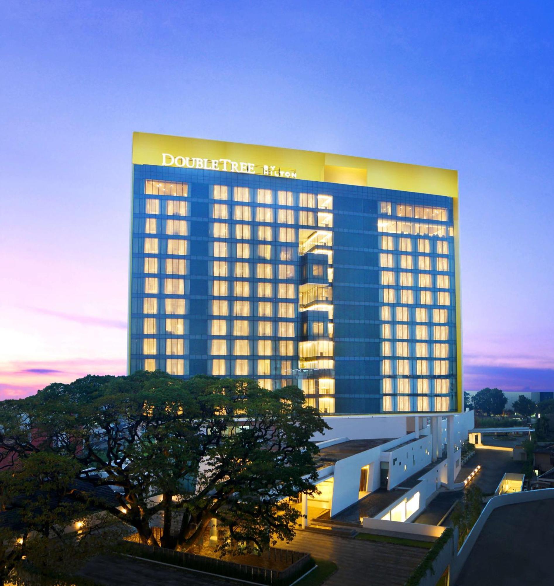 Doubletree By Hilton Jakarta - Diponegoro מראה חיצוני תמונה DoubleTree by Hilton Hotel Kuala Lumpur
