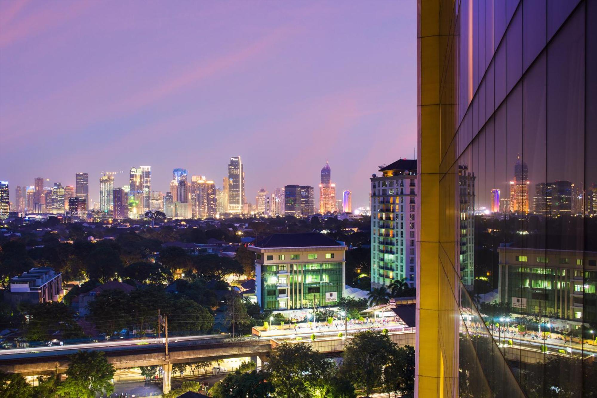 Doubletree By Hilton Jakarta - Diponegoro מראה חיצוני תמונה View of the city from the hotel