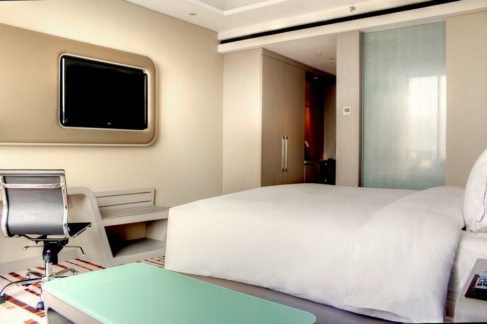 Doubletree By Hilton Jakarta - Diponegoro מראה חיצוני תמונה A typical room at the hotel